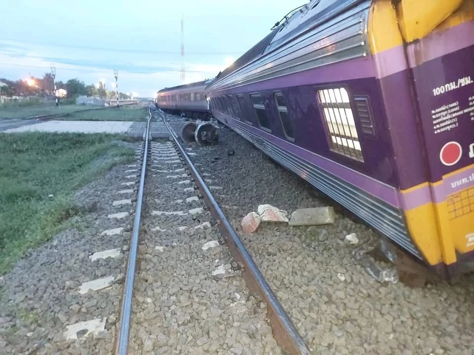 ด่วน รถไฟตกรางย่านสถานีกุยบุรี มีผู้บาดเจ็บ 9 ราย นำส่ง รพ.