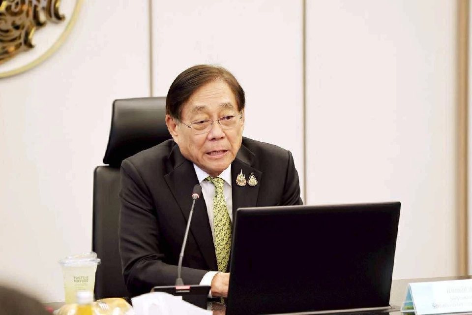 นายพิชัย ชุณหวชิร รองนายกรัฐมนตรี และรัฐมนตรีว่าการกระทรวงการคลัง 