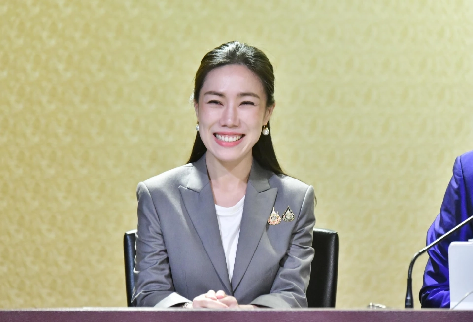 นางสาวศศิกานต์ วัฒนะจันทร์ รองโฆษกประจำสำนักนายกรัฐมนตรี