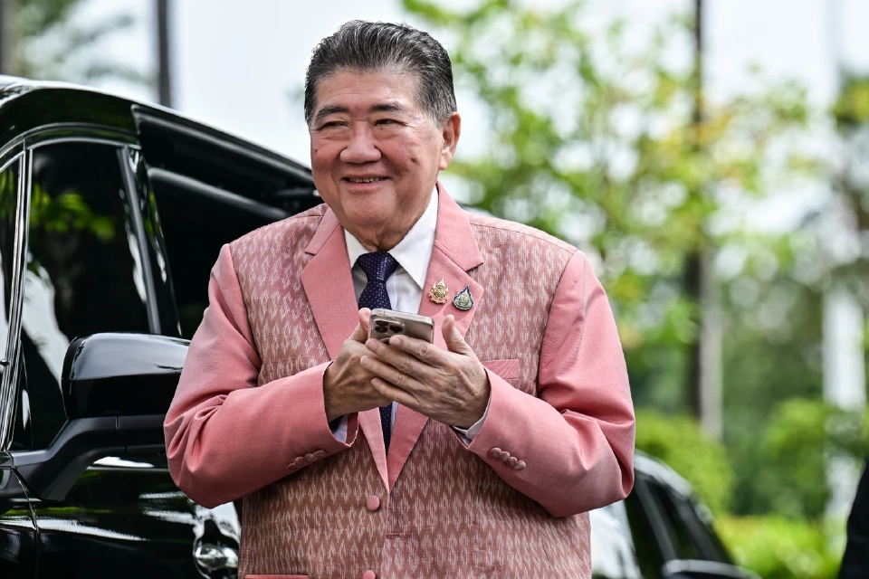 นายภูมิธรรม เวชยชัย รองนายกรัฐมนตรี ทำหน้าที่แทนนายกรัฐมนตรี 