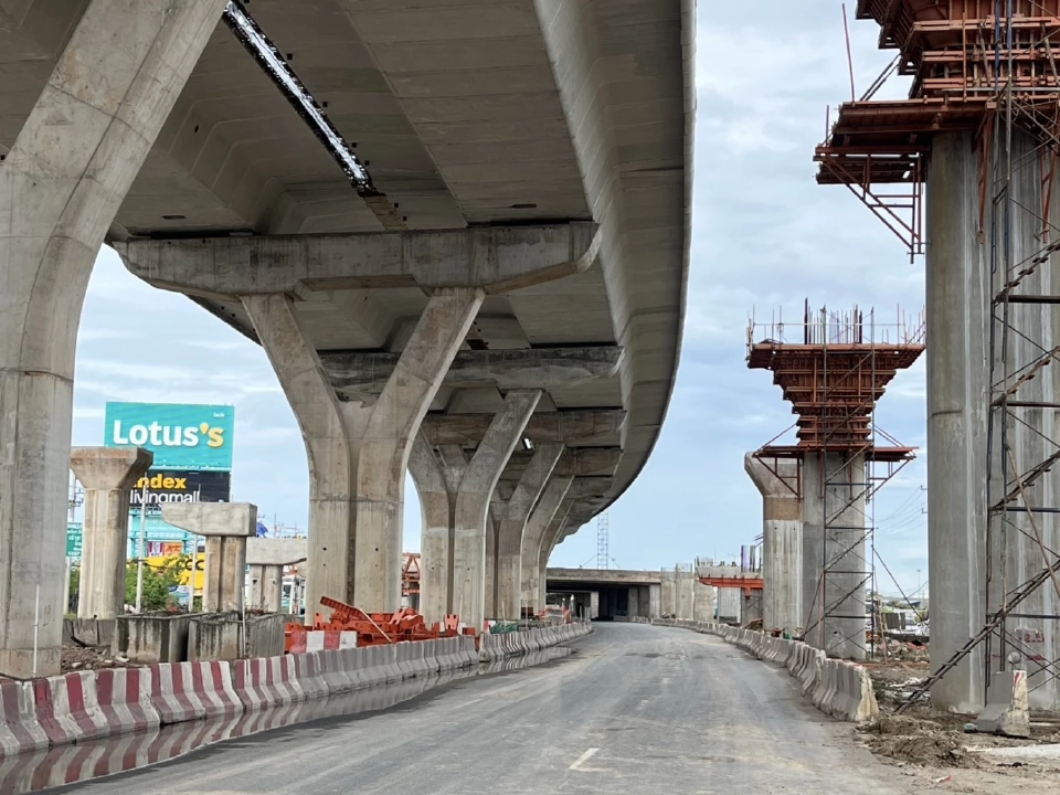 พระราม 2 อุบัติเหตุรถเครนพลิกคว่ำ กรมทางหลวง เร่งเปิดจราจร สั่งหยุดงาน 3 วัน