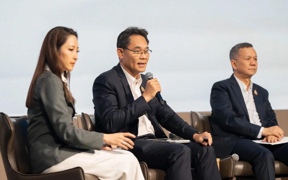 นายดนุชา พิชยนันท์ เลขาธิการสภาพัฒนาการเศรษฐกิจและสังคมแห่งชาติ 