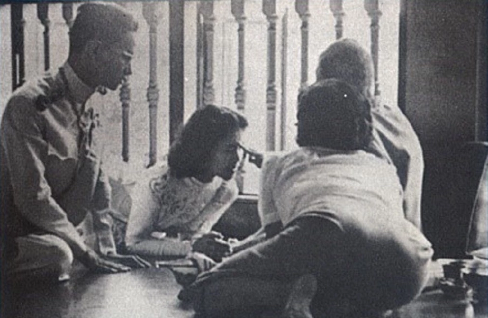 วันที่ 28 เมษายน 2493 พระราชพิธีราชาภิเษกสมรส สมเด็จพระพันวัสสาอัยยิกาเจ้า พระราชทานน้ำพระมหาสังข์ ณ วังสระปทุม