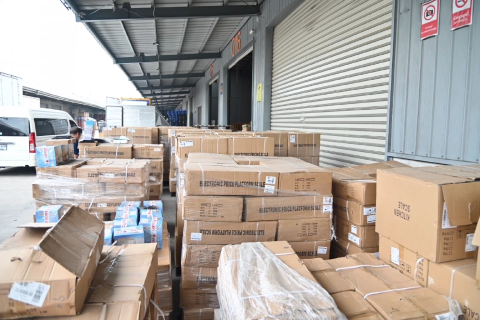 พาณิชย์ บุกจับโกดังเครื่องชั่งเถื่อน ยึดล็อตใหญ่กว่า 1,600 เครื่อง