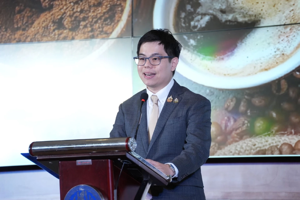 นายฉันทวิชญ์ ตัณฑสิทธิ์ รัฐมนตรีช่วยว่าการกระทรวงพาณิชย์