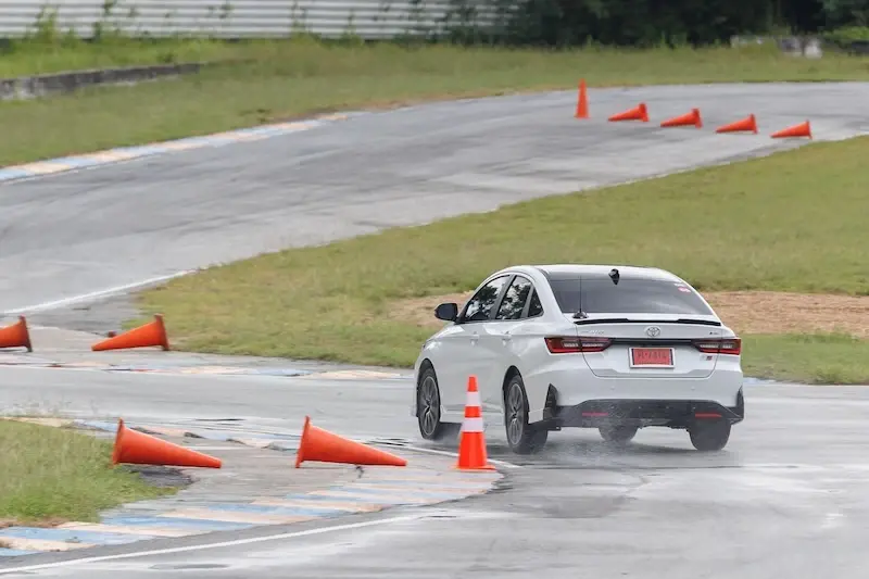 รีวิว Toyota Yaris Ativ HEV GR Sport 