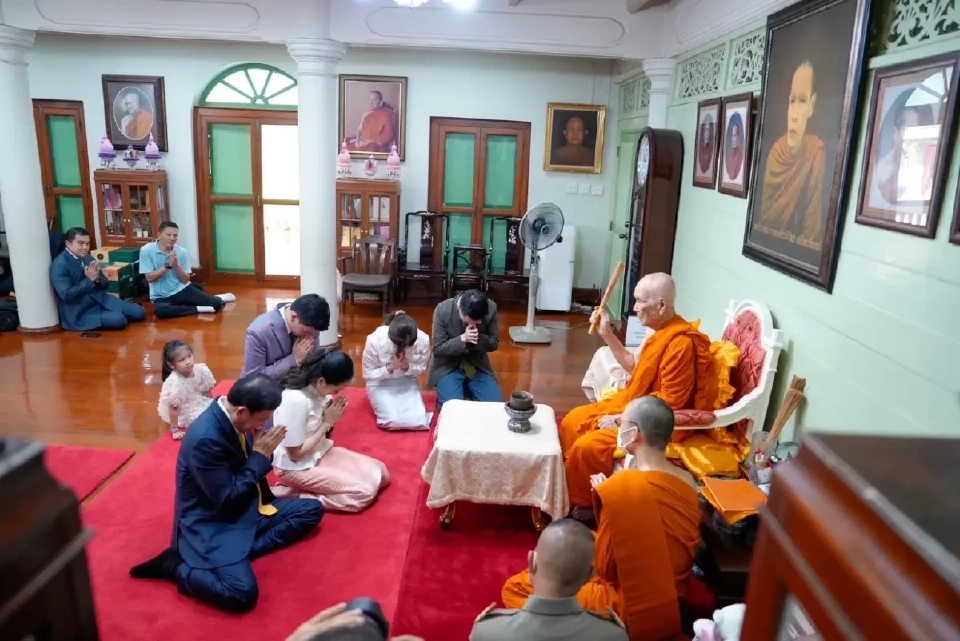 “ทักษิณ”พา“แพทองธาร”กราบสมเด็จพระสังฆราช ในวันเกิดครบ 39 ปี