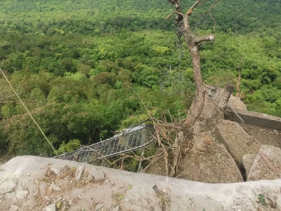 เปิดภาพทหารไทย ระเบิดบันไดช่องคานม้า สกัดกัมพูชาขึ้นภูมะเขือ