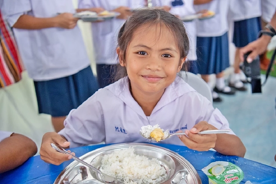 เดินหน้าโครงการซีพีเลี้ยงไก่ไข่เพื่ออาหารกลางวัน นร.  2.3 แสนคน