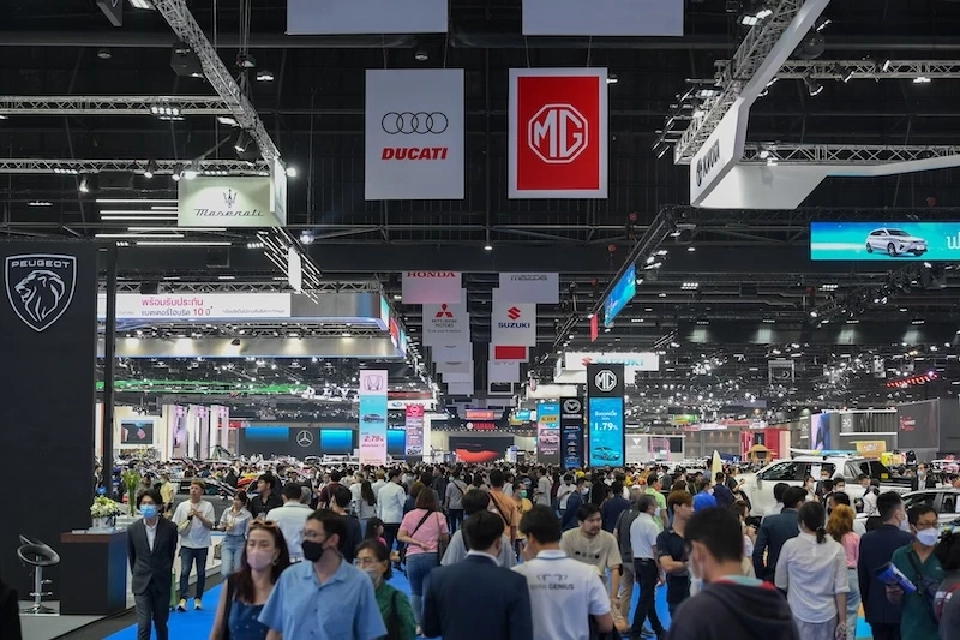 ผลสำรวจชี้ผู้บริโภคยุคใหม่ ซื้อรถไม่ยึดติดแบรนด์ วัยรุ่นนิยมเรียกรถ-ใช้บริการการเดินทาง