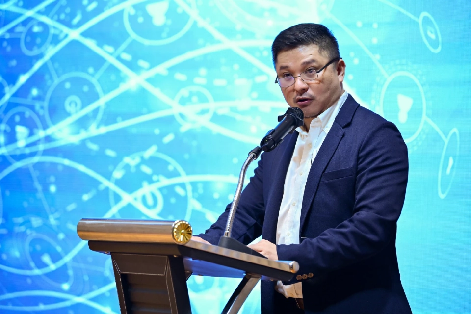 รุ่งกาล ไพสิฐพานิชตระกูล กรรมการผู้จัดการ บริษัท ซีเอ็ดยูเคชั่น จำกัด (มหาชน) 