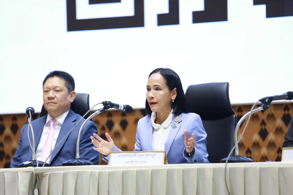 นางพรอนงค์ บุษราตระกูล เลขาธิการ ก.ล.ต. 