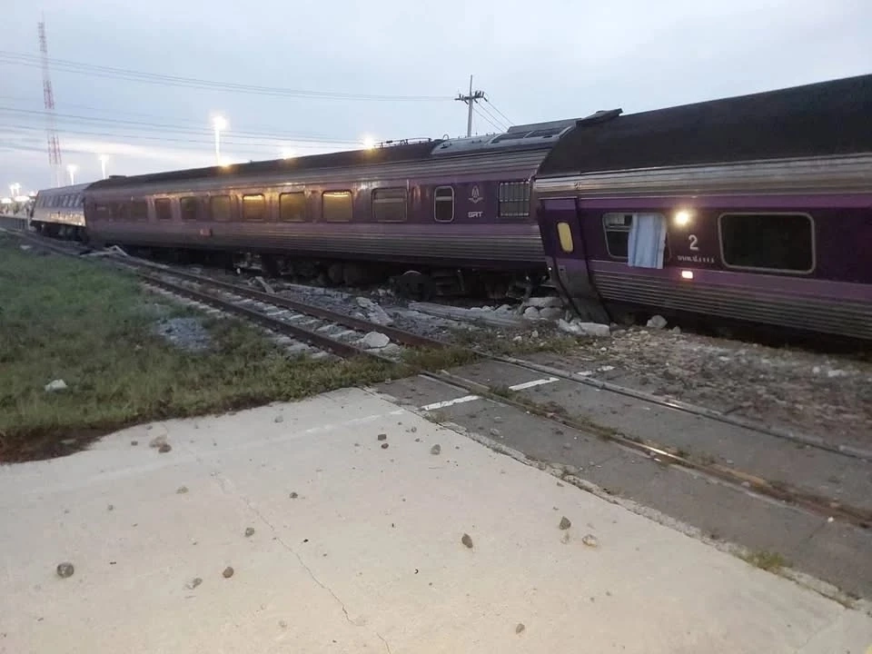 ด่วน รถไฟตกรางย่านสถานีกุยบุรี มีผู้บาดเจ็บ 9 ราย นำส่ง รพ.