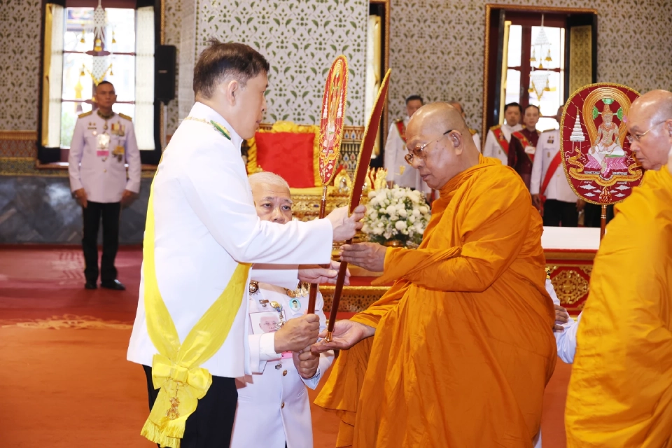ในหลวง-พระราชินี ทรงบำเพ็ญพระราชกุศลฯ วันคล้ายวันพระบรมราชสมภพ ร.8 ครบ 100 ปี