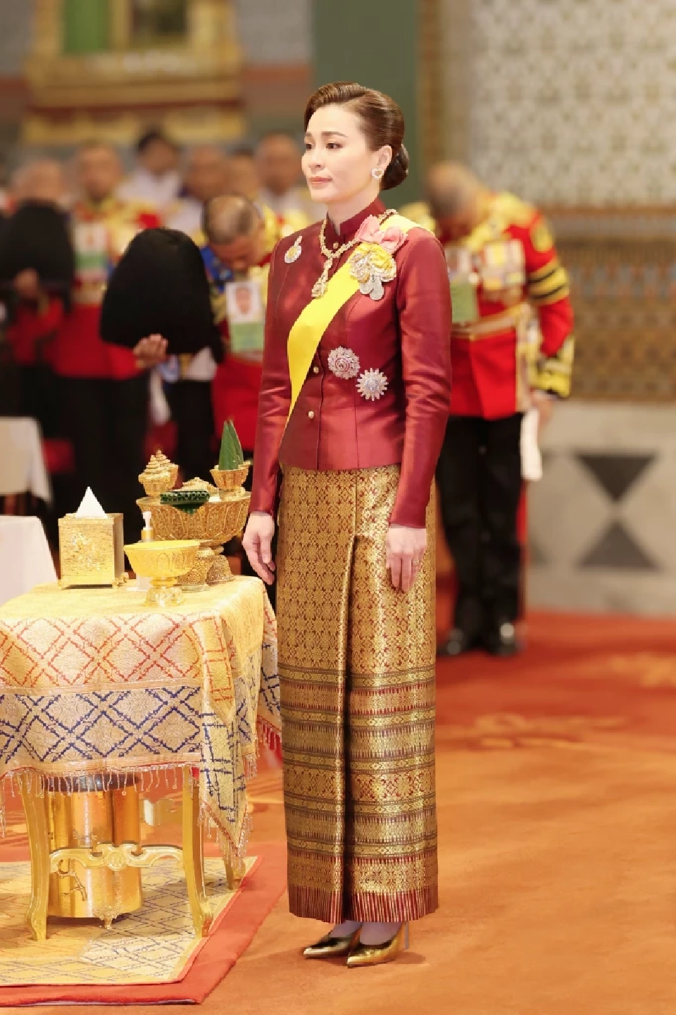 ในหลวง-พระราชินี ทรงบำเพ็ญพระราชกุศลฯ วันคล้ายวันพระบรมราชสมภพ ร.8 ครบ 100 ปี