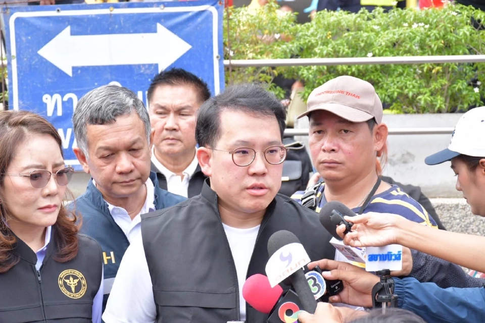 2 รมต.กระทรวงสาธารณสุข ลงพื้นที่เตรียมทีมสนันสนุนการแพทย์ เหตุถนนยุบตัว