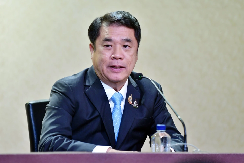 นายสุริยะ จึงรุ่งเรืองกิจ รักษาการรองนายกรัฐมนตรีและรัฐมนตรีว่าการกระทรวงคมนาคม