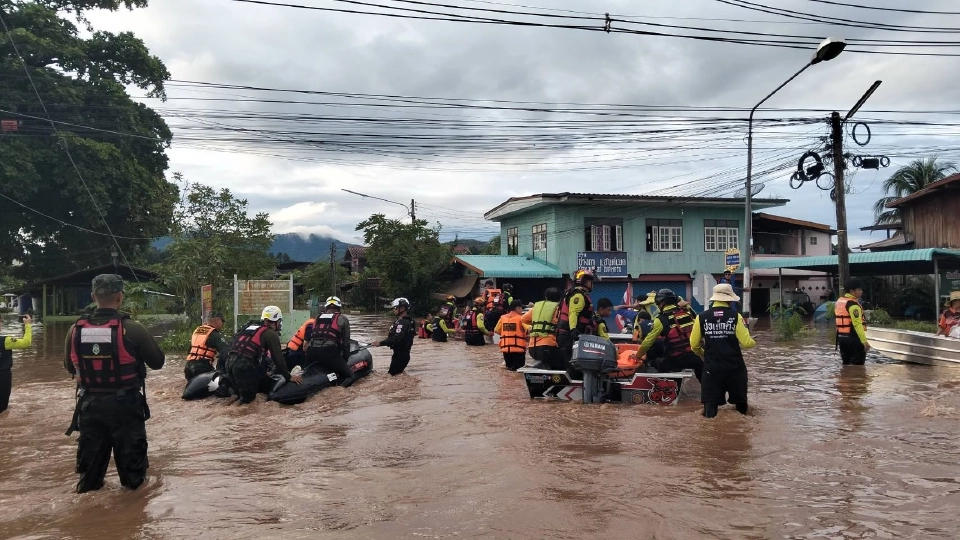 ผลกระทบจากพายุ “คาจิกิ” และ “หนองฟ้า”