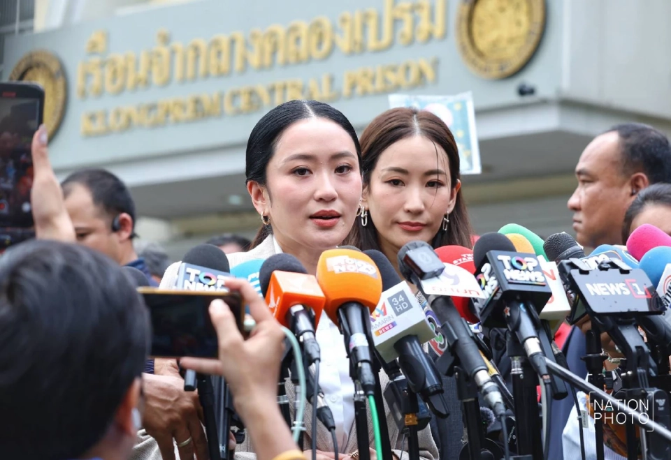 “คุณหญิงพจมาน-อิ๊งค์-เอม” เยี่ยม“ทักษิณ” ถูกตัดผมทำใจได้