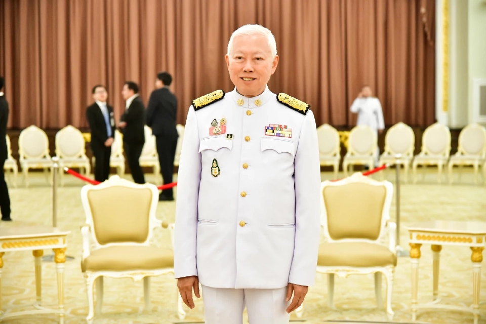 รองนายกรัฐมนตรี (นายบวรศักดิ์ อุวรรณโณ)