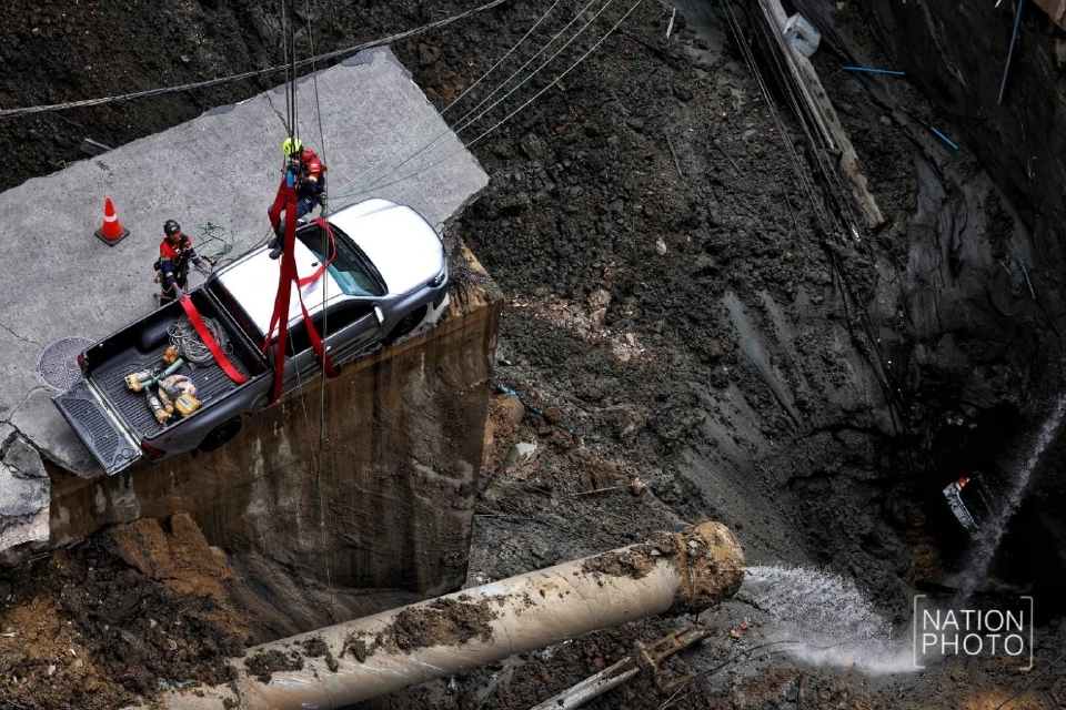 สรุป 5 ขั้นตอน วิธียื่นเคลมประกันชั้น1 กรณีรถเสียหายจากถนนทรุด