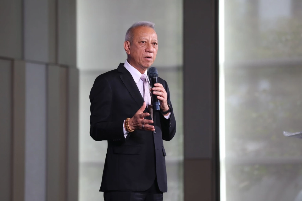 พิพัฒน์ รัชกิจประการ รองนายกฯ และรมว.คมนาคม