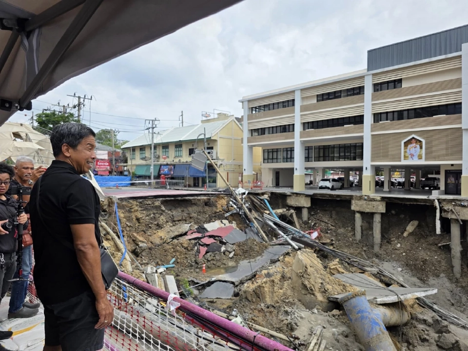 นายชัชชาติ สิทธิพันธุ์ ผู้ว่าราชการกรุงเทพมหานคร