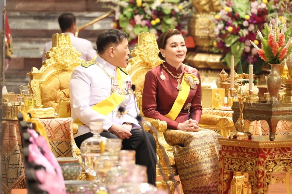 ในหลวง-พระราชินี ทรงบำเพ็ญพระราชกุศลฯ วันคล้ายวันพระบรมราชสมภพ ร.8 ครบ 100 ปี