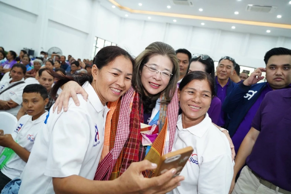 “สุดารัตน์”ควง สส.ชัชวาล ลุยร้อยเอ็ด ประกาศพร้อมเลือกตั้ง