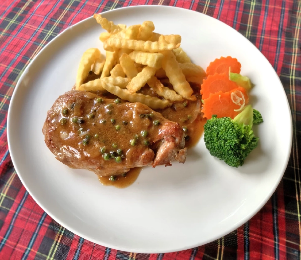 อาหารฝรั่งเมืองกาญจน์ ร้านชลุค