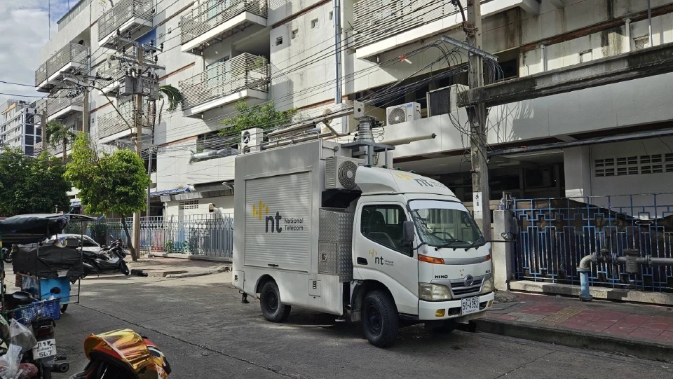 กสทช. สั่งค่ายมือถือ AIS-TRUE นำรถโมบายล์ ดูแลสัญญาณ เหตุถนนทรุด