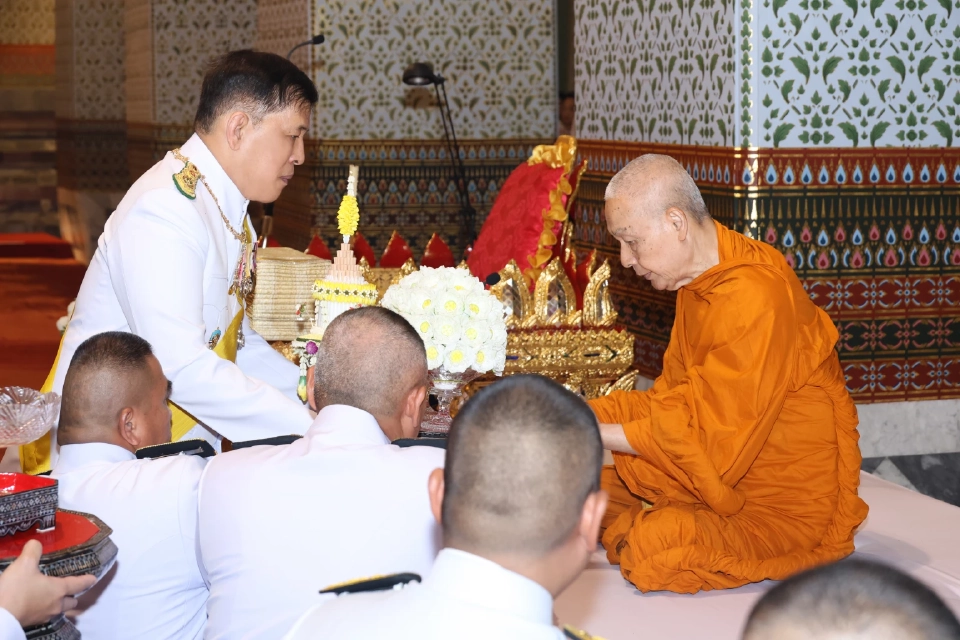ในหลวง-พระราชินี ทรงบำเพ็ญพระราชกุศลฯ วันคล้ายวันพระบรมราชสมภพ ร.8 ครบ 100 ปี