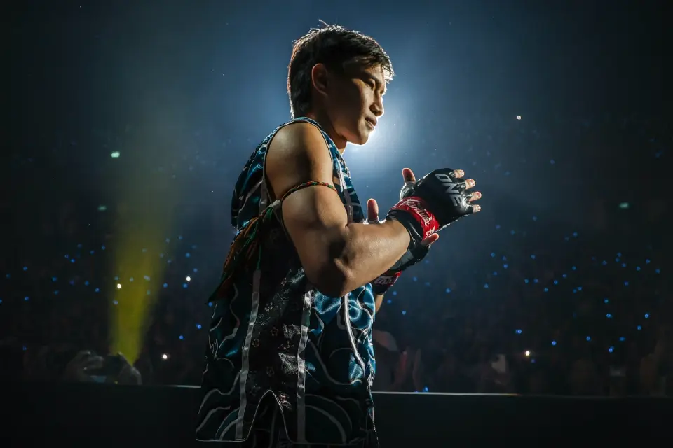 ตะวันฉาย พีเค.แสนชัย แชมป์โลก ONE มวยไทย รุ่นเฟเธอร์เวต 