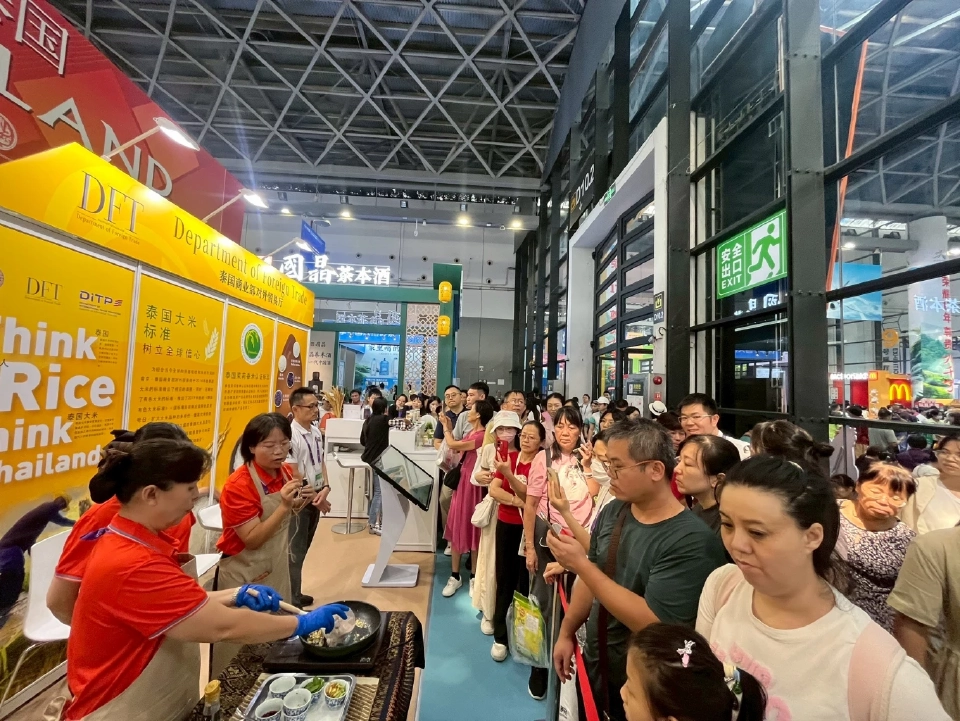 ข้าวไทยสุดปังในงาน “China – ASEAN Expo” ชาวจีนแห่ชื่นชมล้นหลาม สร้างโอกาสส่งออกเพิ่ม