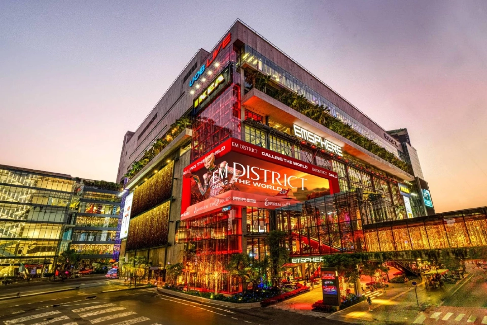 แจ็คสัน หวัง นำทีมสยอง! EM DISTRICT HAUNTED HALLOWEEN 2025