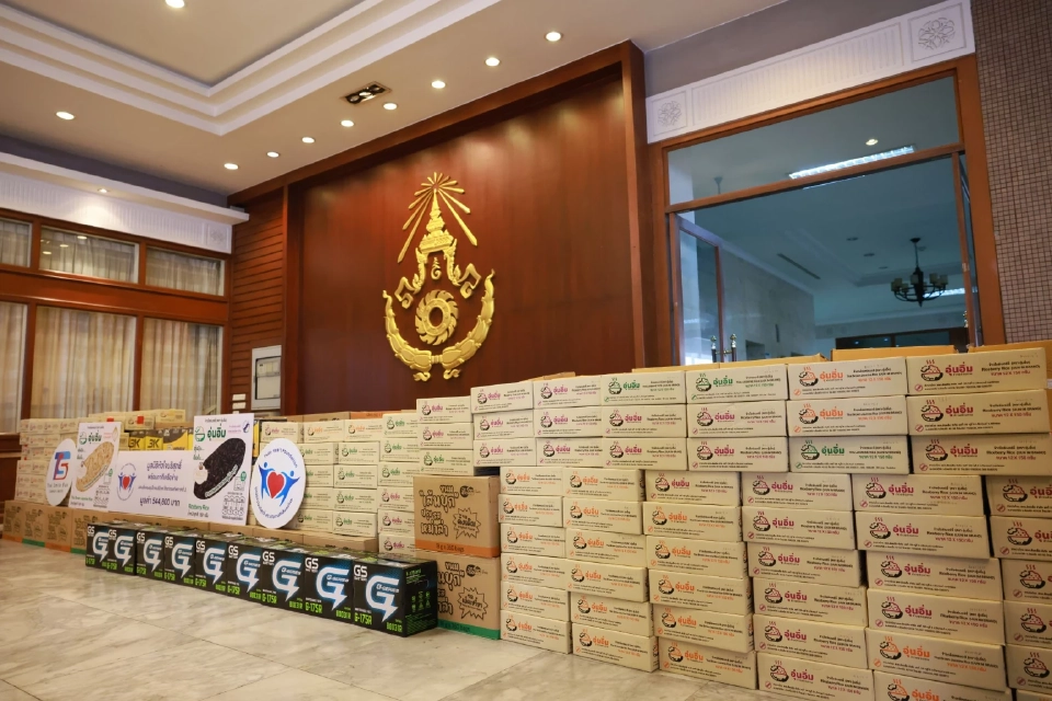 ธ.ก.ส. มอบข้าวพร้อมทาน’อุ่นอิ่ม’ให้กองทัพบก 12,000 ถ้วย