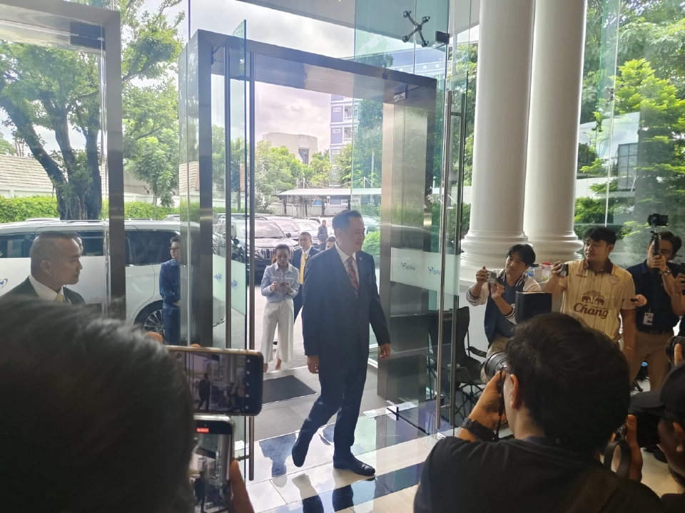 'อนุทิน' ส่งสัญญาณ เบรก 'รถไฟฟ้า 20 บาทตลอดสาย' หวั่นรัฐขาดทุน