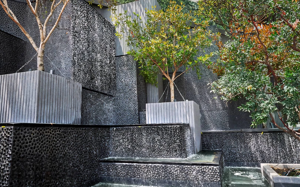 ม่านน้ำ 2513