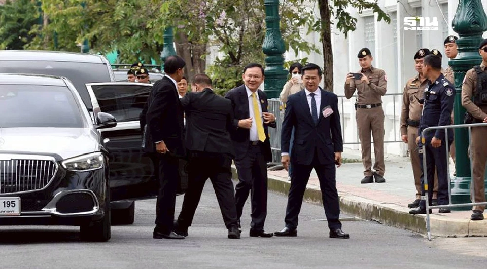 (แฟ้มภาพ) ภาพนายทักษิณ ชินวัตร ก่อนขึ้นศาล