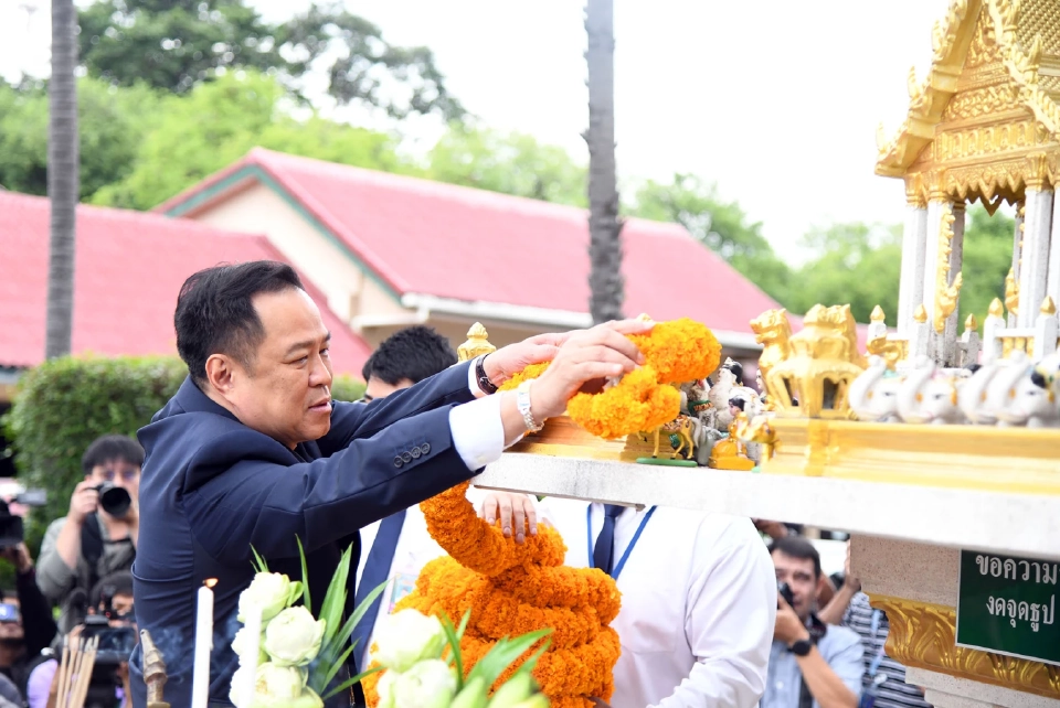 นายกฯ ถือฤกษ์สักการะสิ่งศักดิ์สิทธิ์ทำเนียบฯ เช้านี้ ขอพรให้ราบรื่น