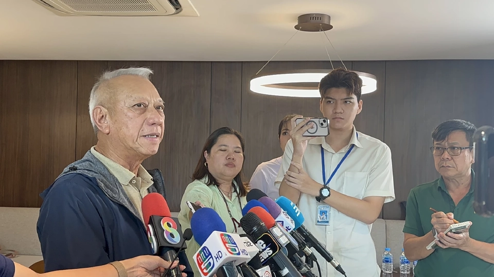 นายพิพัฒน์ รัชกิจประการ