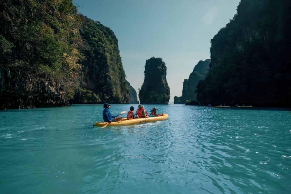 ท่องอ่าวพังงา