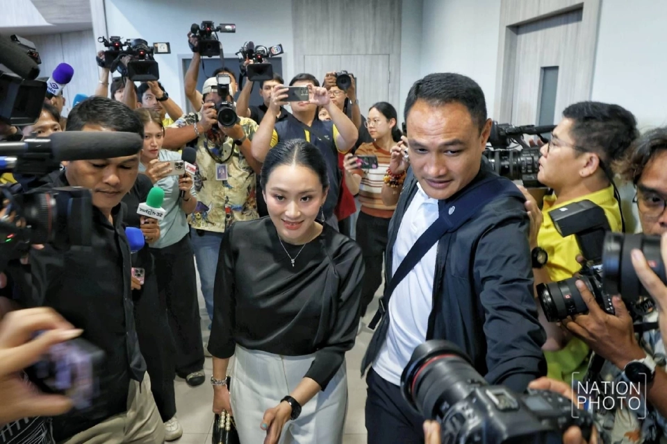  น.ส.แพทองธาร ชินวัตร อดีตนายกรัฐมนตรี ในฐานะหัวหน้าพรรคเพื่อไทย