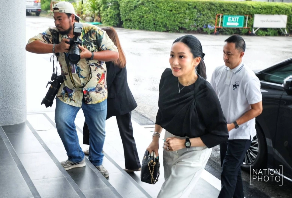 เกาะติด 'เครื่องบินทักษิณ' ล่าสุด แลนดิ้งดอนเมืองแล้วเมื่อ 15.00 น.