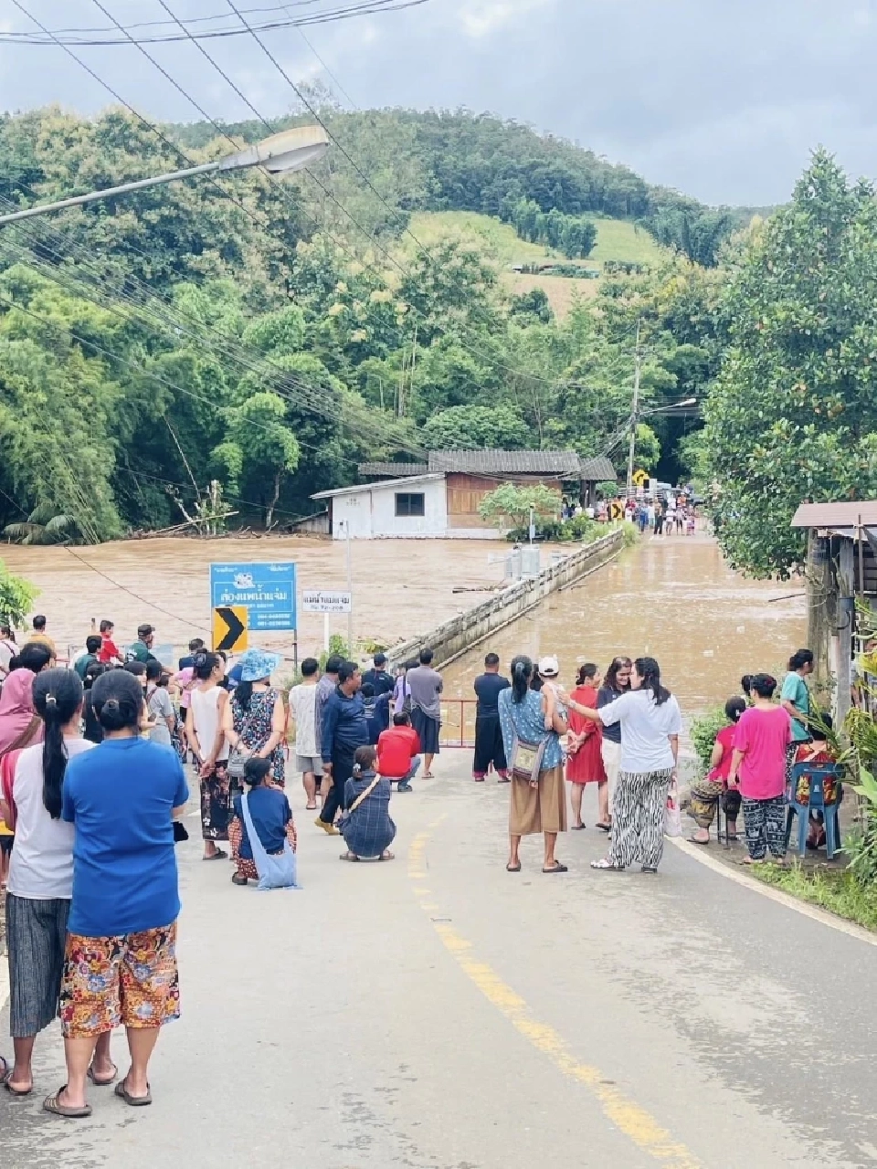 น้ำท่วมเชียงใหม่ล่าสุด 23 ก.ย.68 น้ำป่าหลากทะลักอำเภอแม่แจ่ม คาดระดับน้ำเพิ่มสูงขึ้น ผู้ว่าฯเร่งช่วยเหลือประชาชน