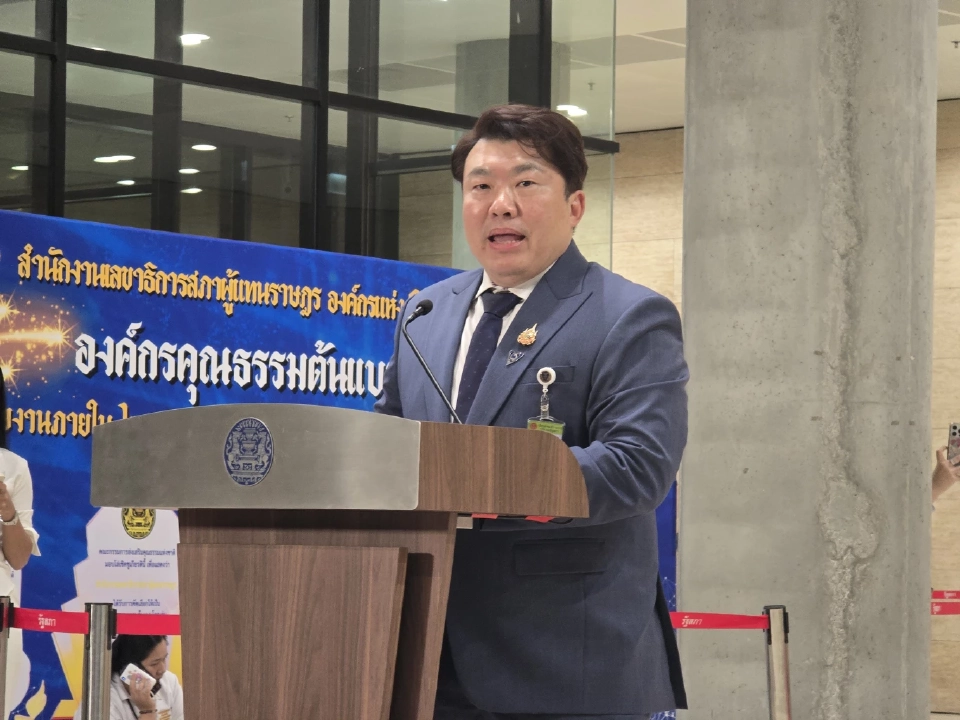 นายสิริพงศ์ อังคสกุลเกียรติ โฆษกประจำสำนักนายกรัฐมนตรี 