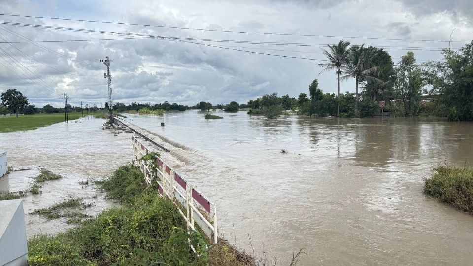 น้ำท่วมทางรถไฟ