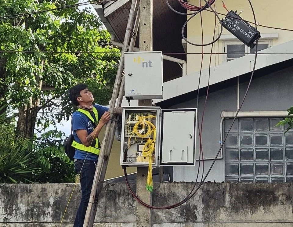 กสทช. สั่งค่ายมือถือ AIS-TRUE นำรถโมบายล์ ดูแลสัญญาณ เหตุถนนทรุด