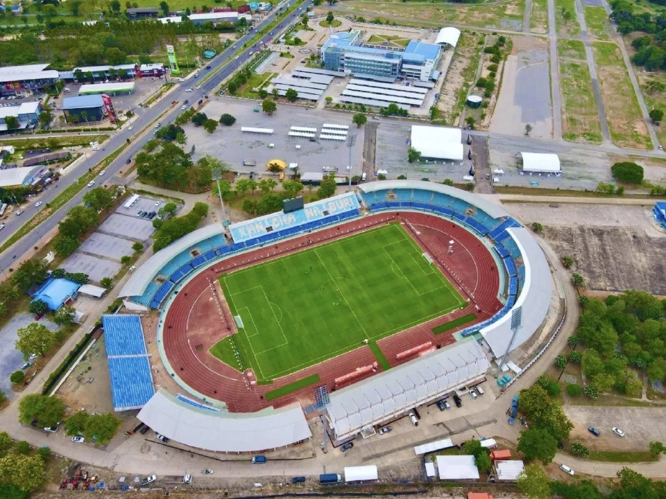 สนามกีฬากลางจังหวัดกาญจนบุรี (กลีบบัว) เจ้าภาพจัดการแข่งขันคิงส์ คัพ ครั้งที่ 51