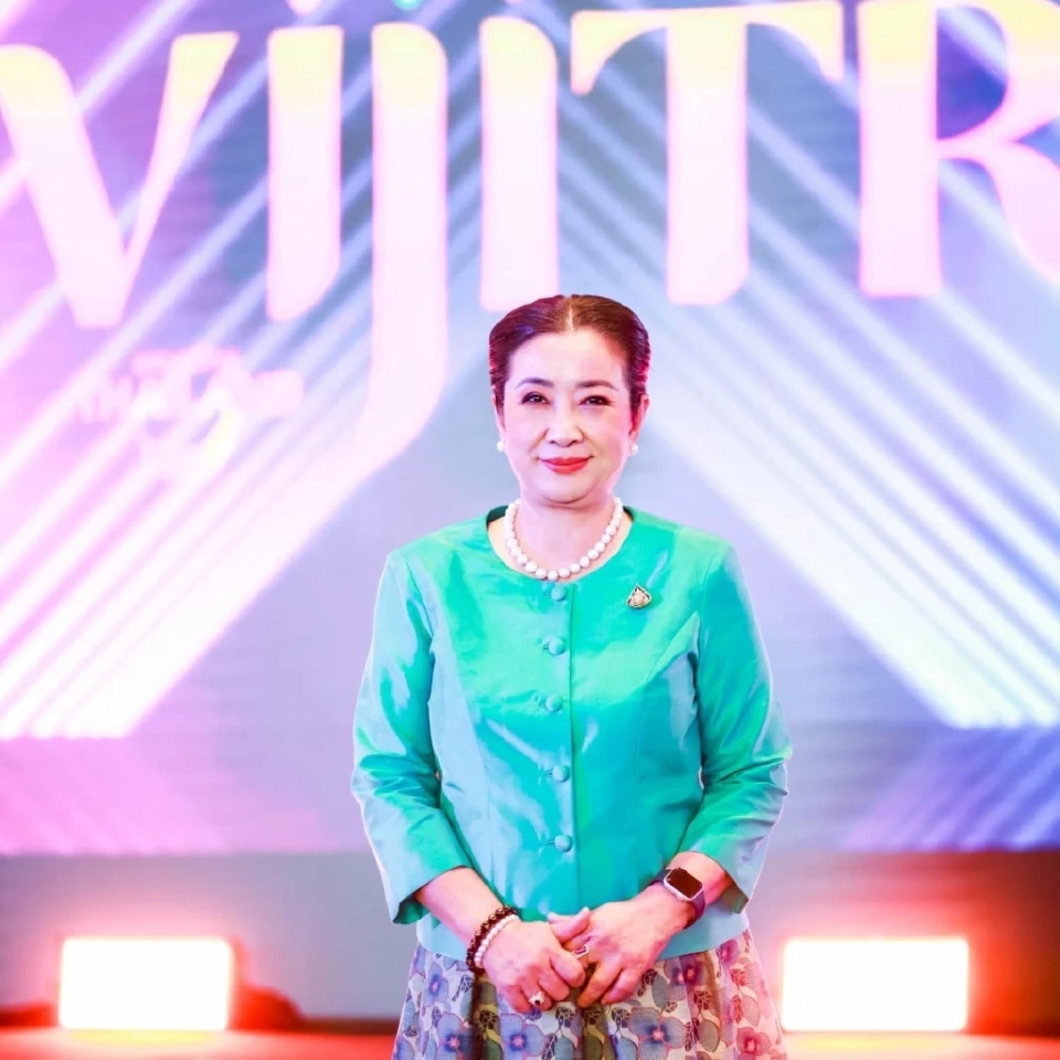 นางฐนิวรรณ กุลมงคล 